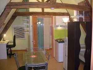 Studio meublé. www.logement-étudiant.fr